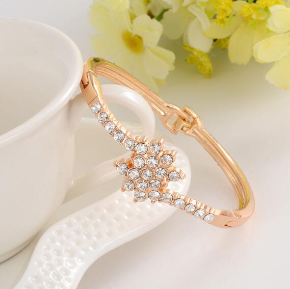 Delicate High Grade Created Crystal Decoration Bracelet Beautiful Women Accessory With Shinning Synthetic Rhinestone