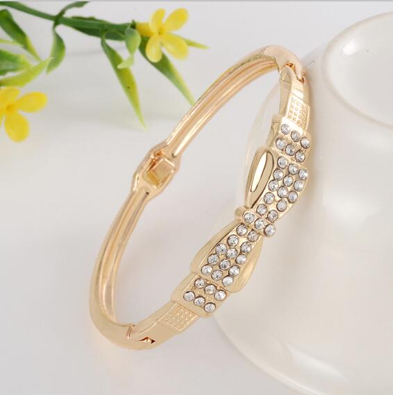 Delicate High Grade Created Crystal Decoration Bracelet Beautiful Women Accessory With Shinning Synthetic Rhinestone