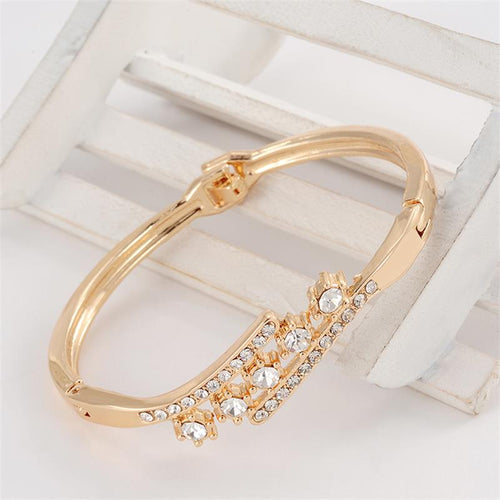 Delicate High Grade Created Crystal Decoration Bracelet Beautiful Women Accessory With Shinning Synthetic Rhinestone